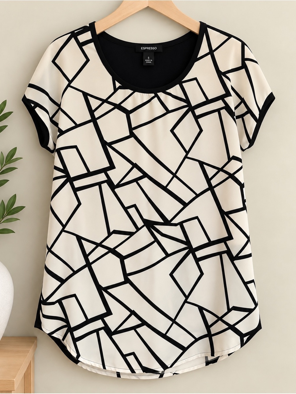 Espresso Black & White Geometric Short Sleeve Blouse